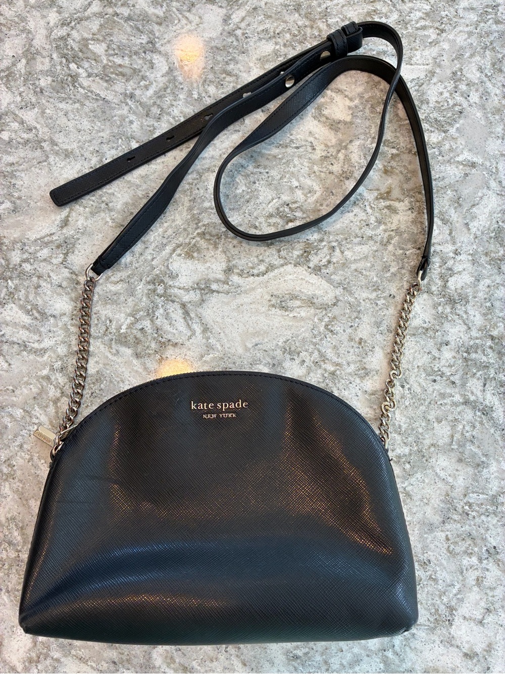 Kate Spade Black Saffiano Leather
Crossbody Bag Gold
Chain Strap